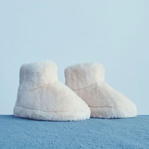 Fashion Nova Rare Cream Slippers Faux Fur Plush A Cozy Night Booties Brand New!